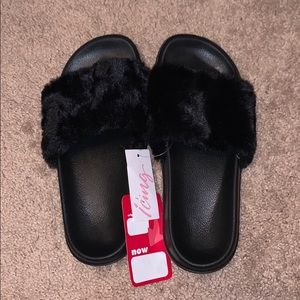 Faux fur slippers